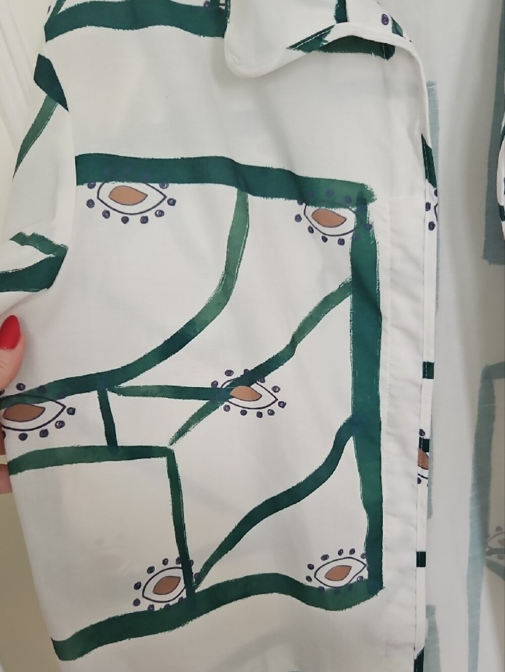 Commense White Shirt with Green Geometric Motifs - Picture 5 of 6